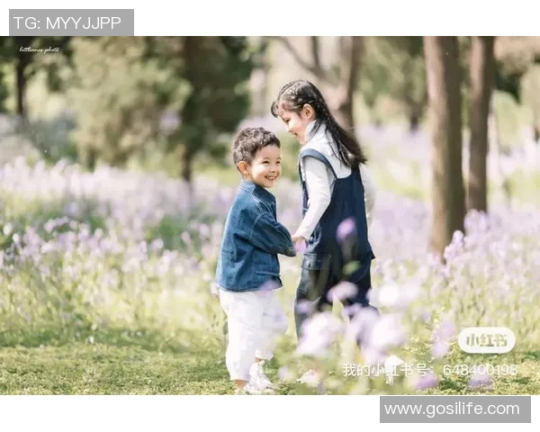 足球明星与孩子们的温馨时光:亲子互动中的快乐与成长 足球明星与孩子们的温馨时光:亲子互动中的快乐与成长