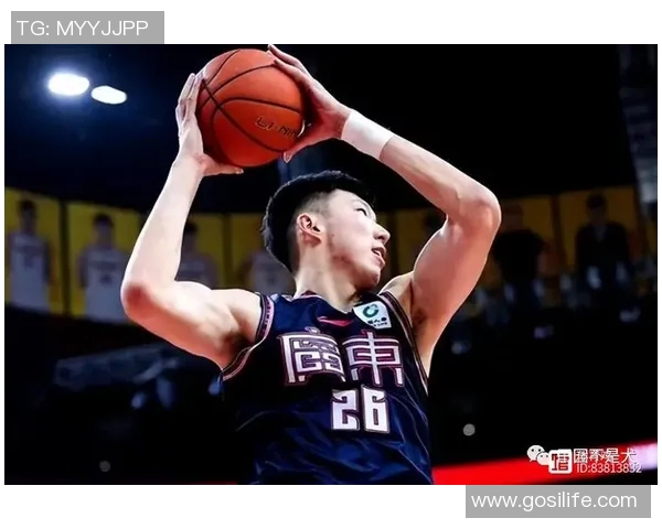 足球明星对周琦的赞美与期待共同描绘中国篮球的未来之路