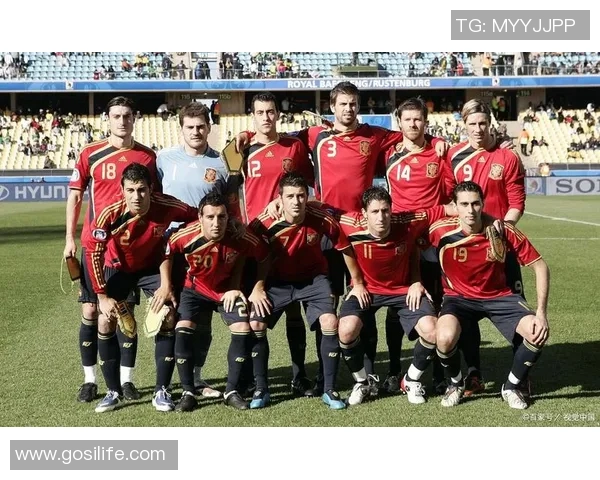 足球明星激情挥手庆祝瞬间视频集锦展现赛场荣耀与团队精神