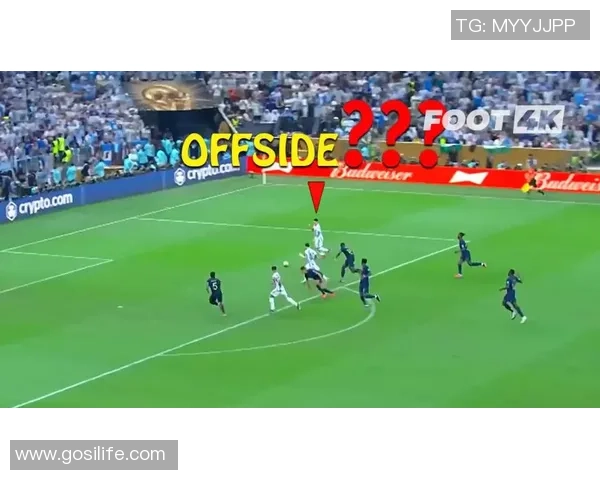 足球明星意外砸东西瞬间曝光引发热议网友纷纷评论搞笑场面令人捧腹 足球明星意外砸东西瞬间曝光引发热议网友纷纷评论搞笑场面令人捧腹