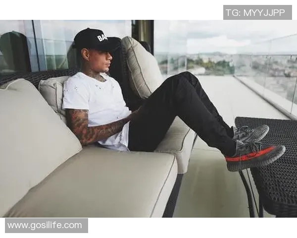 足球明星的日常穿搭风格揭秘时尚与运动的完美结合